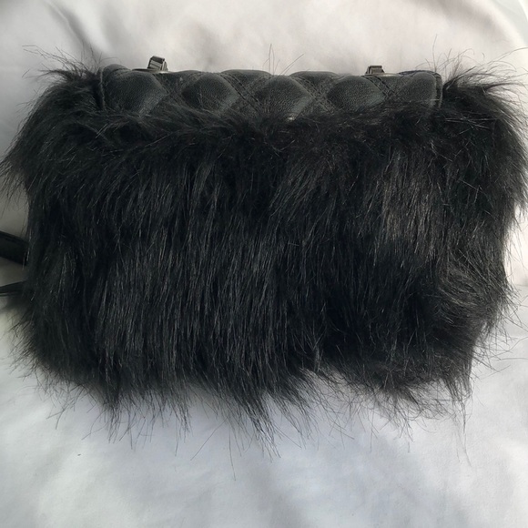 Simply Vera Faux Fur Handbag - Picture 3 of 12